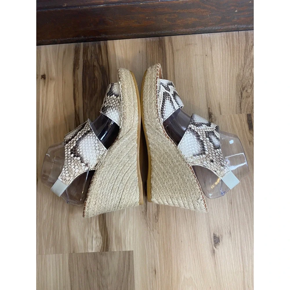 New in Box! Andre Assous Reese Hi Sand Snake Espadrille Wedge Sandals Size 10
